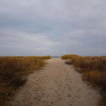 Achterdeck, Direkt An Der Promenade Росток